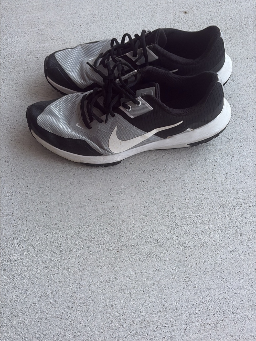 Nike Black and White Athletic Running Shoes
